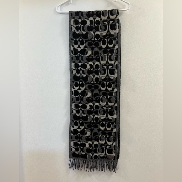 4. Coach wool scarf - Picture 3 of 15